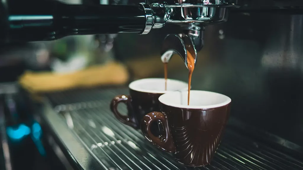 Espresso Zubereitung in einer Siebträgermaschine